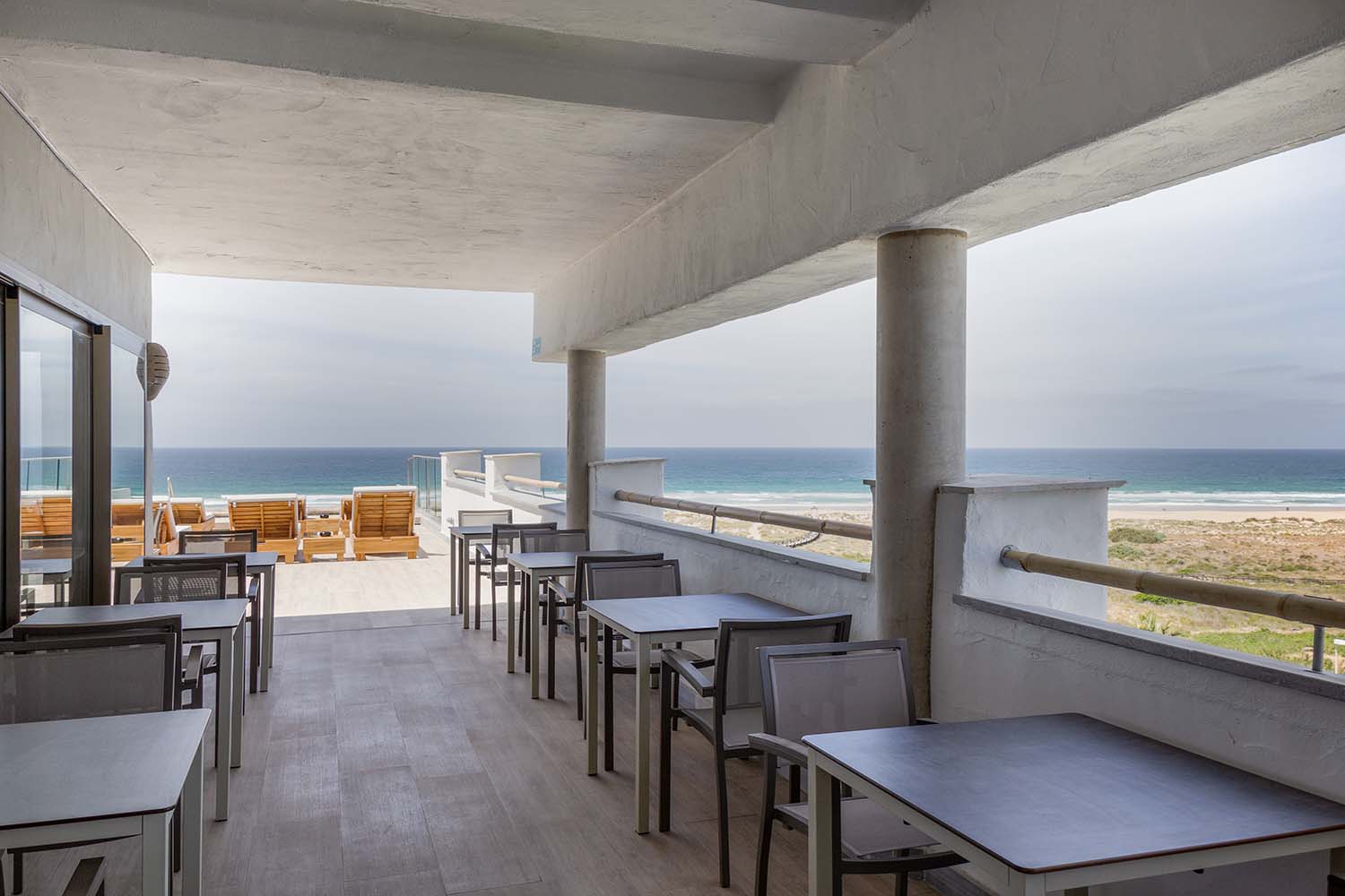 sky bar del hotel zahara beach